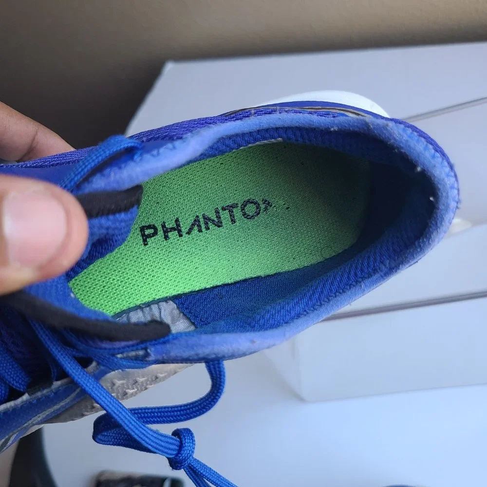 Nike Junior Phantom Vision Academy IC indoor Soccer big kids Size 6Y